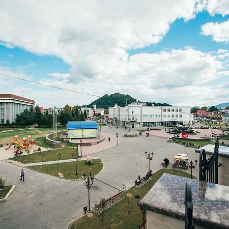 Prince Khust Exteriör bild
